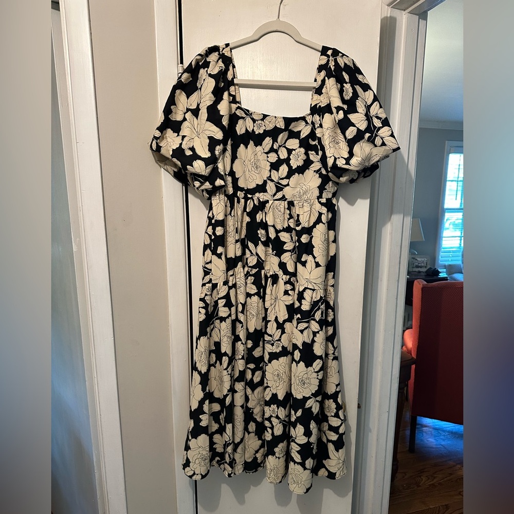entro Black and Cream Floral Midi Dress